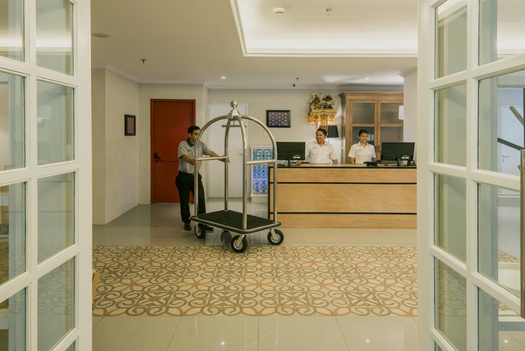 Yan'S House Hotel Кута Екстериор снимка