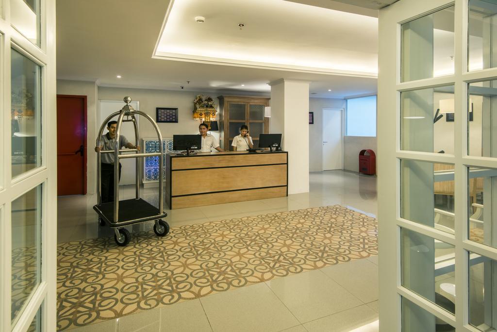 Yan'S House Hotel Кута Екстериор снимка