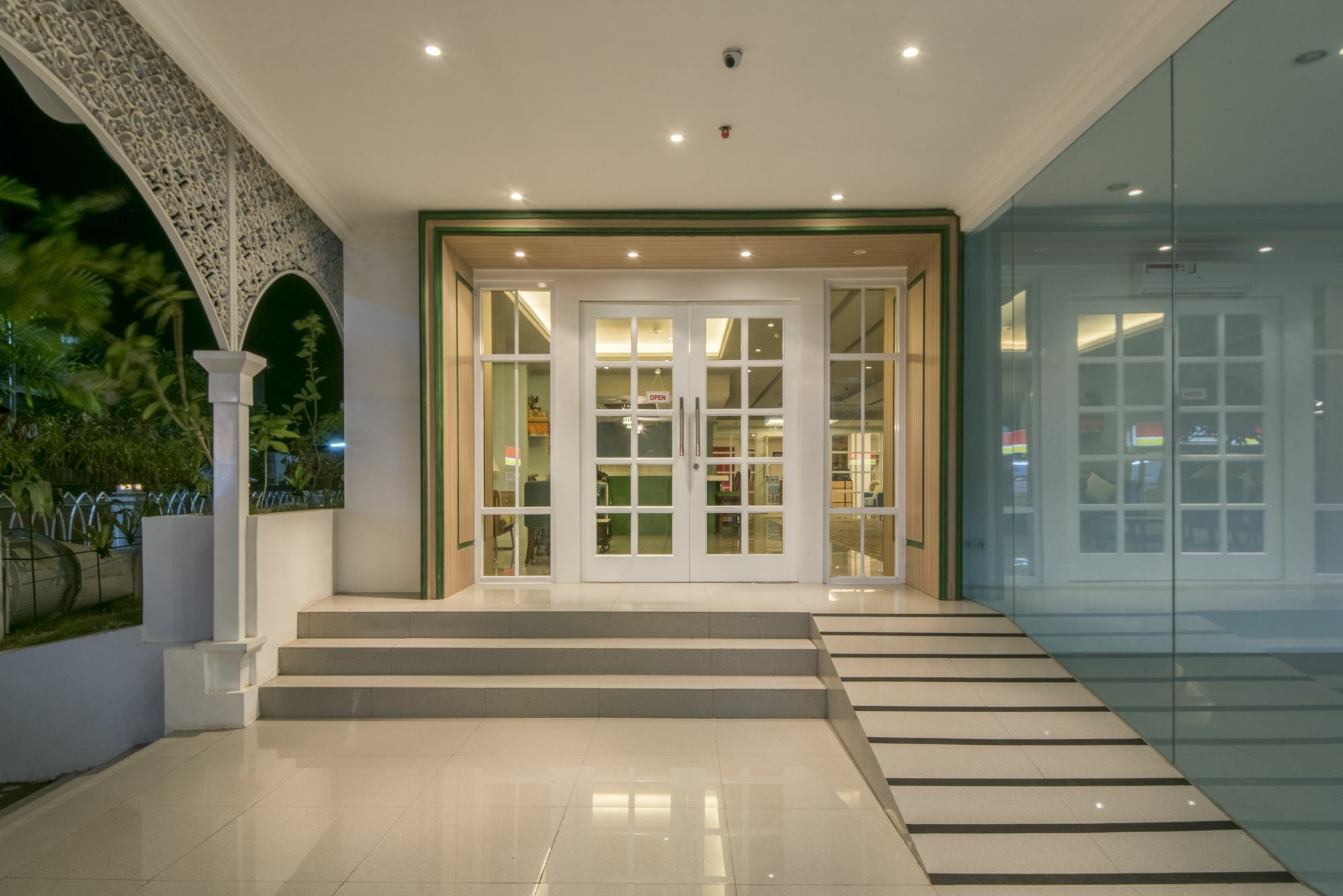 Yan'S House Hotel Кута Екстериор снимка